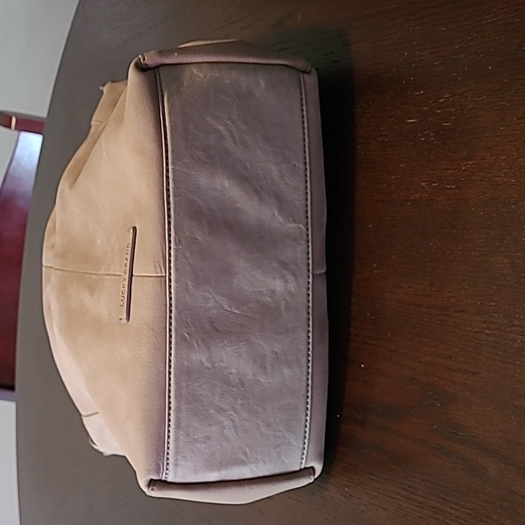 Lucky Brand soft leather shoulder hobo bag neutral tan EUC medium sized pockets - Picture 4 of 11